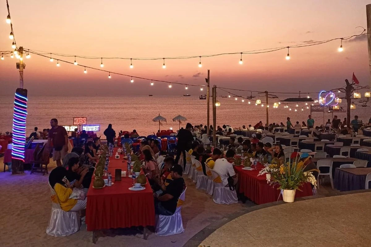 Jimbaran Bay seafood dinner Bali