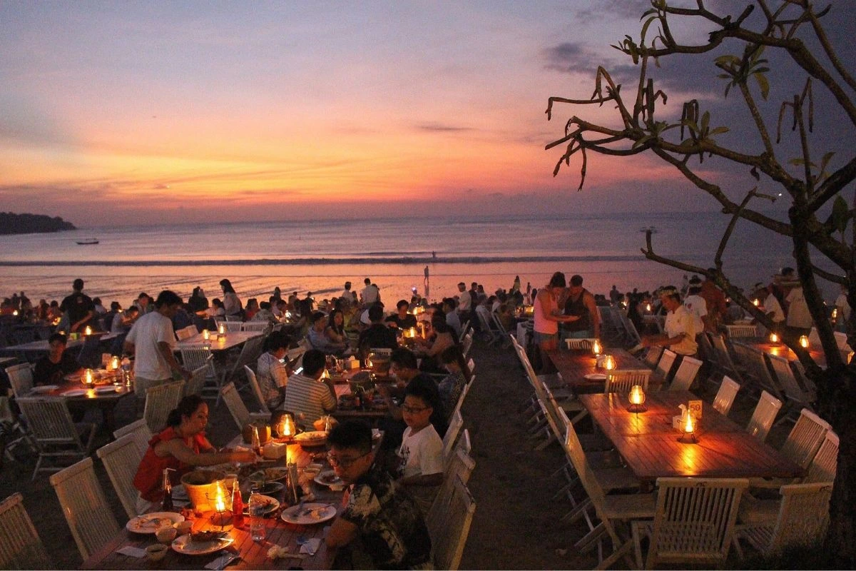 Menega Cafe Jimbaran seafood dinner by the beach
