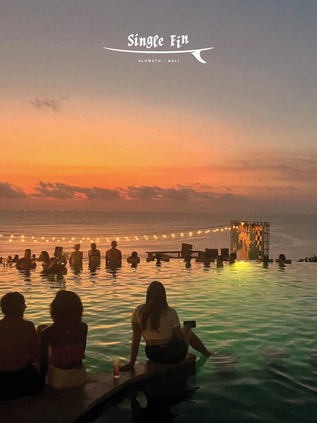Single Fin Uluwatu sunset bar overlooking the surf