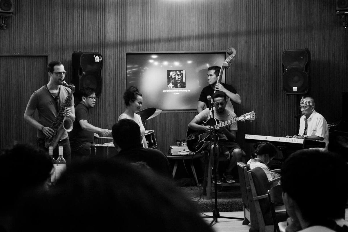 Betewe Cafe live jazz in Sanur Bali