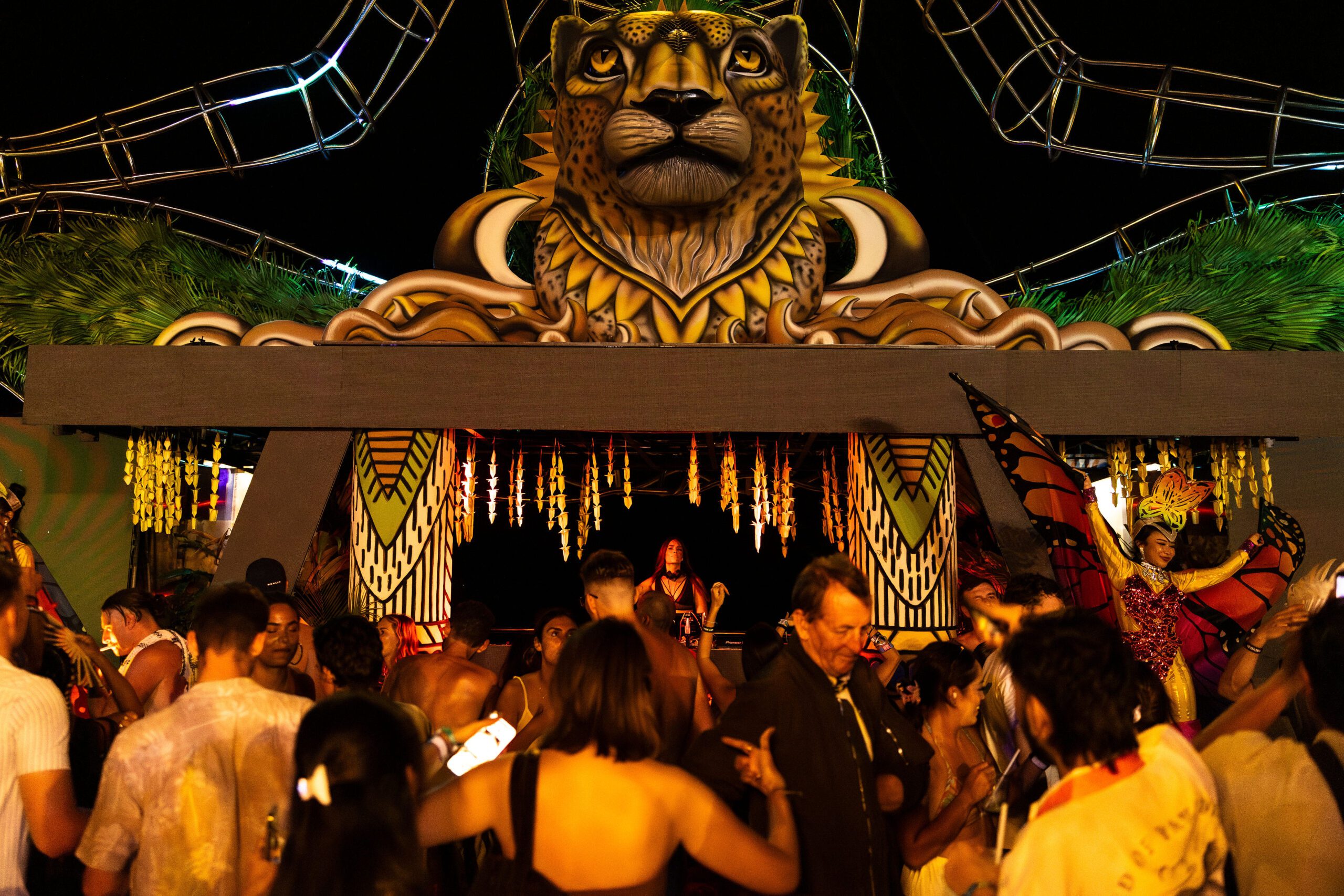 LUNA Beach Club: Daytime Bliss Meets Nighttime Revelry