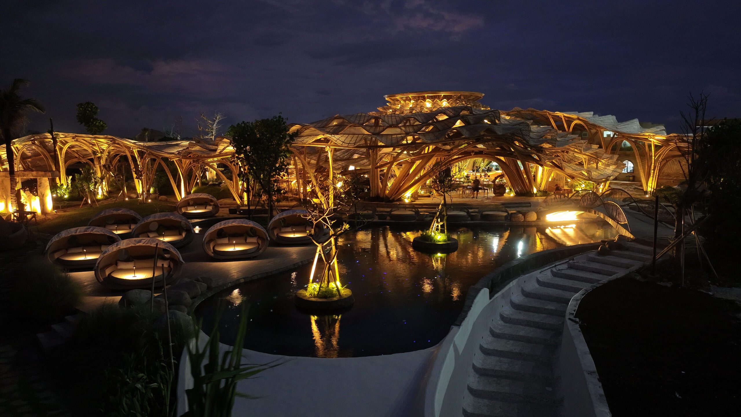 LUNA Beach Club: Daytime Bliss Meets Nighttime Revelry