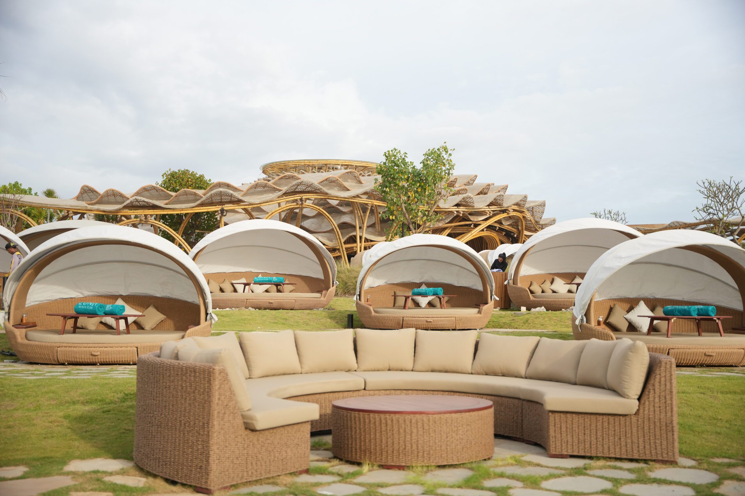 LUNA Beach Club: Daytime Bliss Meets Nighttime Revelry